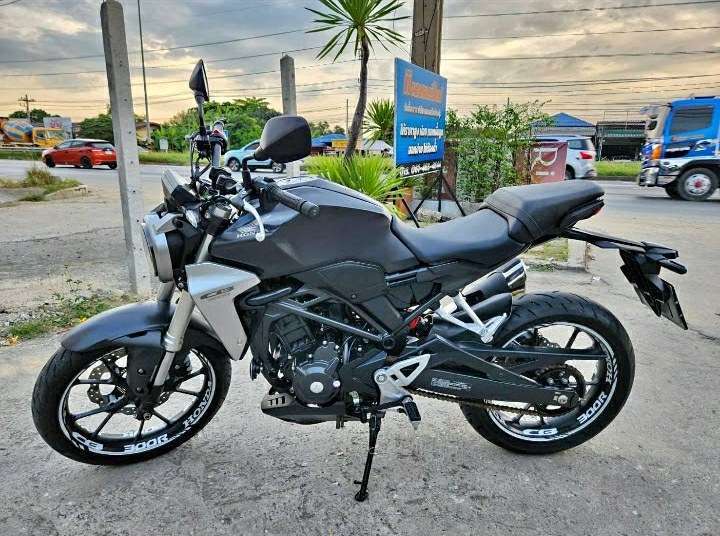 Honda CB300R ABS ( ONLY 600 km !!! )