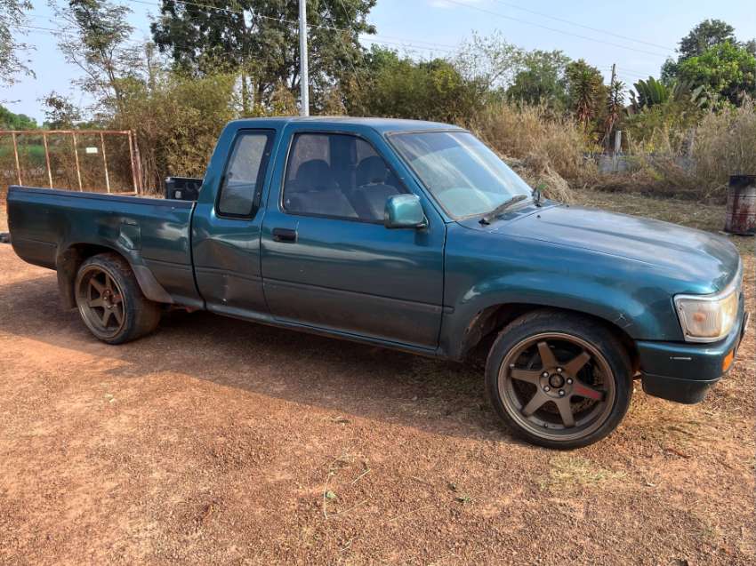 TOYOTA HILUX - 1995 VERY reliable old working pickup 97,000 baht